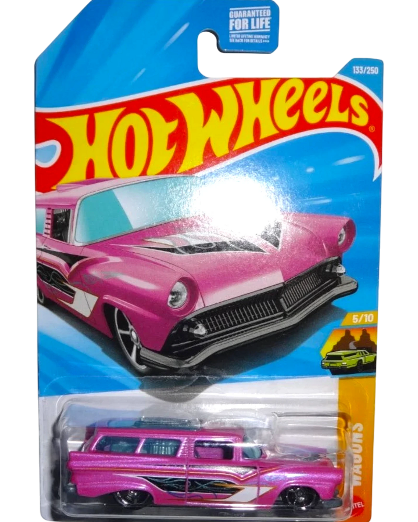 More Than Diecast 2026 Hot Wheels 133/250 pink station wagon toy car, mint on card.