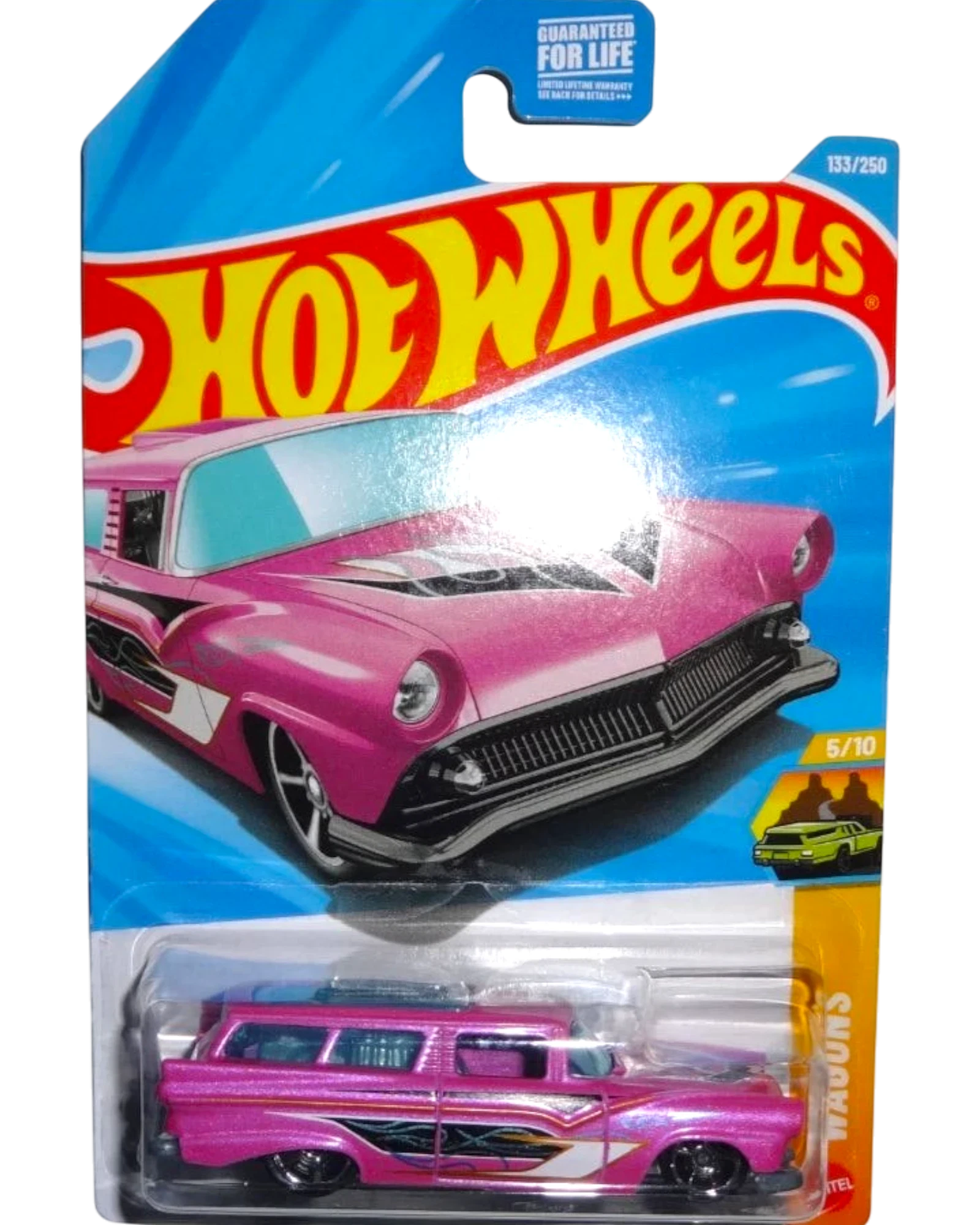 More Than Diecast 2026 Hot Wheels 133/250 pink station wagon toy car, mint on card.
