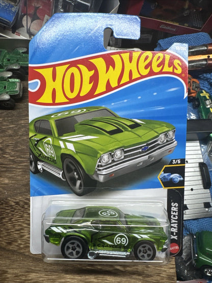 Scratch & Dent Hot Wheels '69 Chevelle 1:64 Die-Cast – X-Racers #53/250