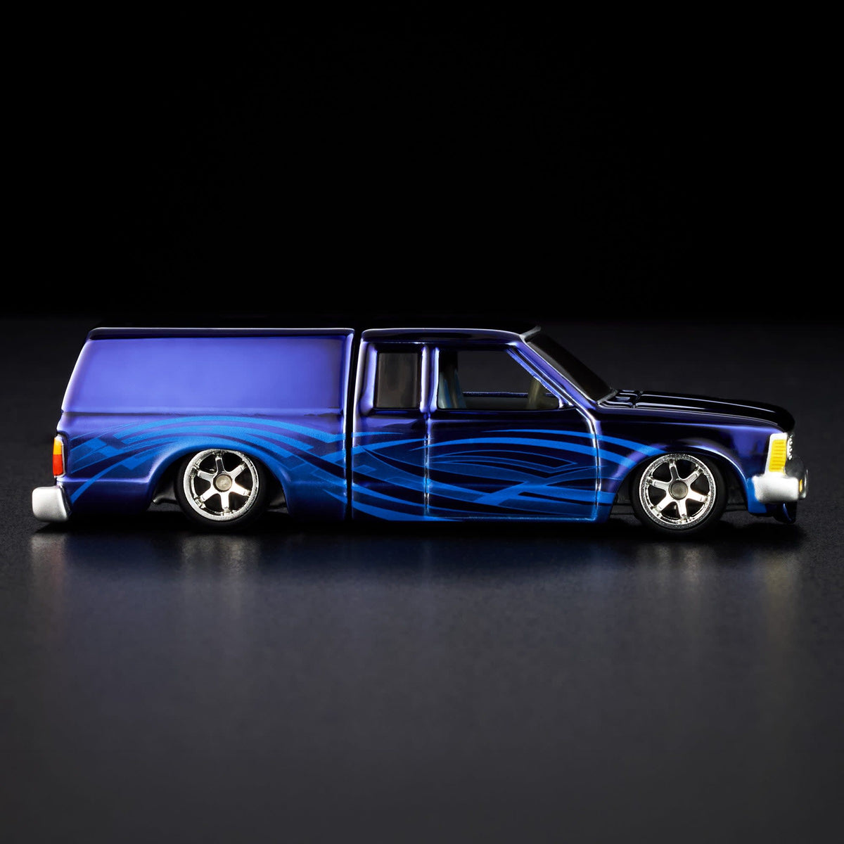 Hot Wheels RLC Exclusive 1986 Nissan 720 King Cab Spectraflame Steel Blue 1:64 Die-Cast JJY64-9893